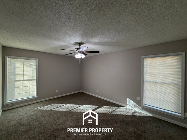 Building Photo - 3875 Earlynn Dr