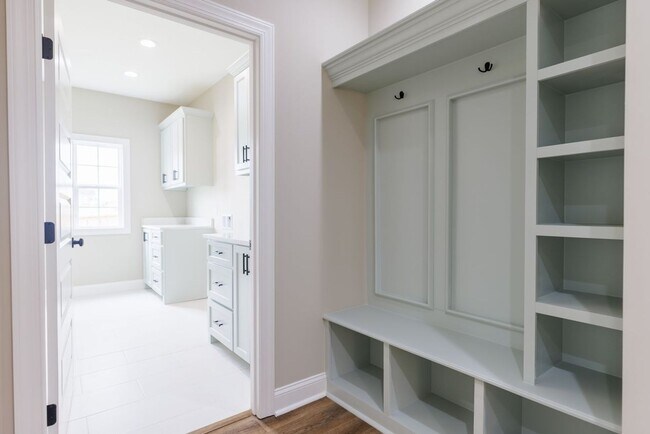 Building Photo - 3061 Houser Wy