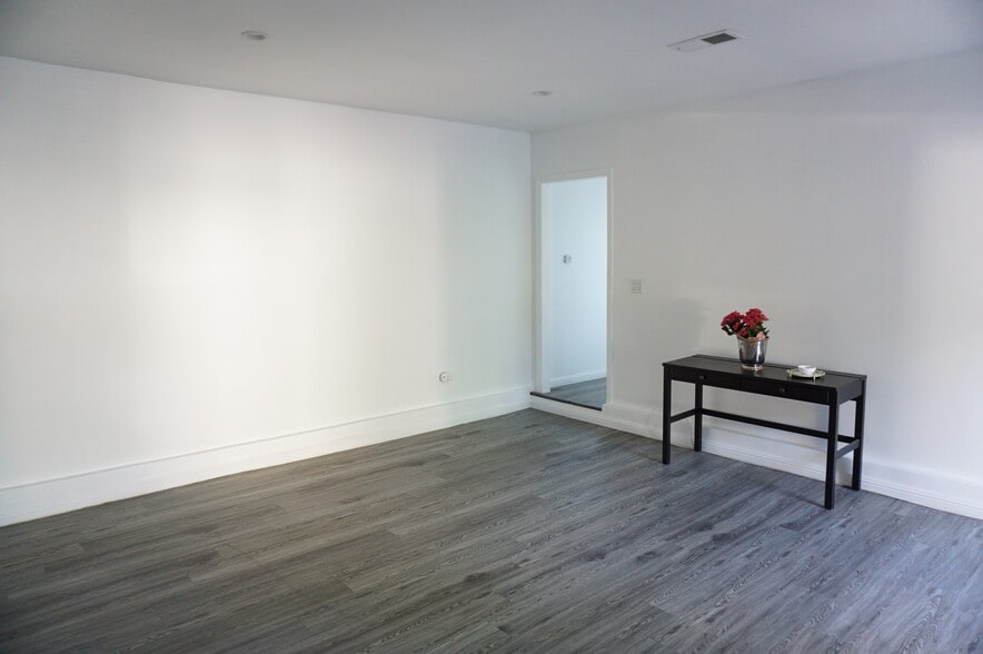 Building Photo - 14820 Devonshire St