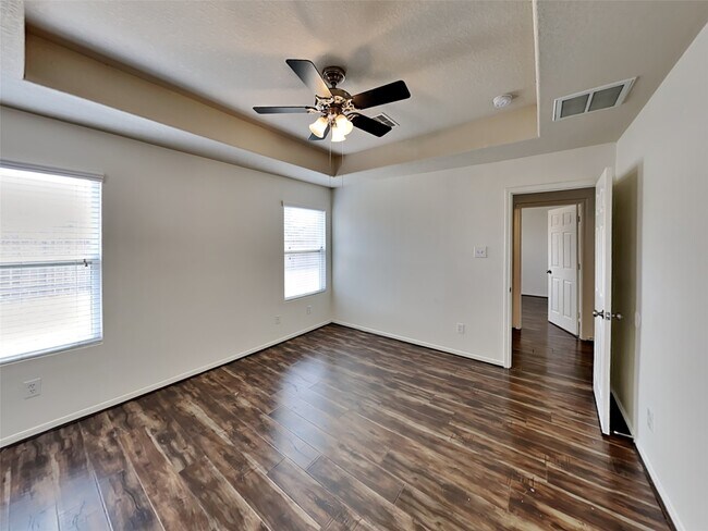 Building Photo - 2322 Old Ox Rd