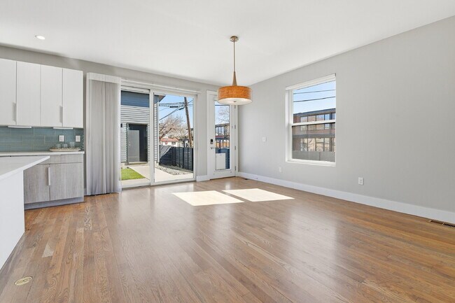 Building Photo - $5,740.95, $300 off the first month's rent, 4 Beds - 5 Bath, Townhouse in Denver with Office!