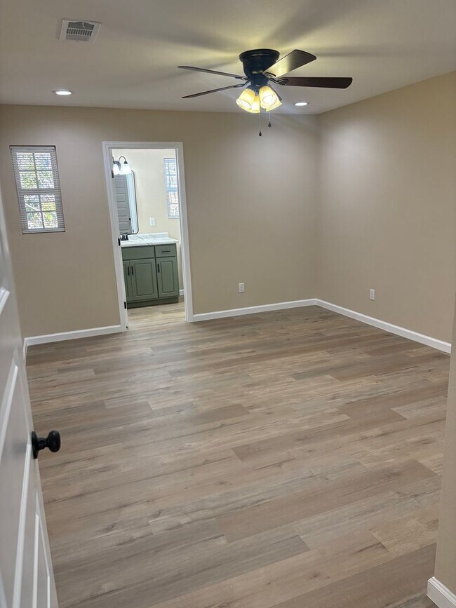 Building Photo - 1806 Teston Ln