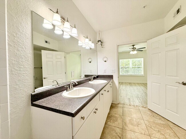 Building Photo - Urban living at its best – 2Bedroooms / 2Baths condo at Grande Downtown Orlando!