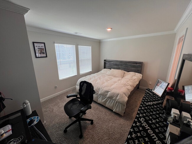 Building Photo - Room in Townhome on Memorial Pkwy