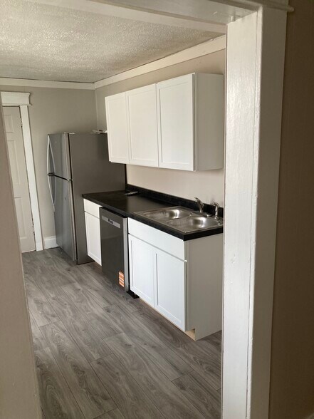 Building Photo - 4023 Fairlawn Ave