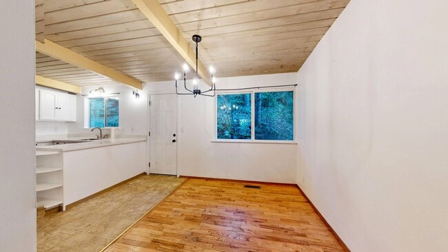 Building Photo - Available April 1 in Richmond Highlands