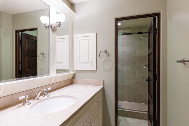 Building Photo - Delightful Private 3BR/4.5BA + Office Home in Del Mar