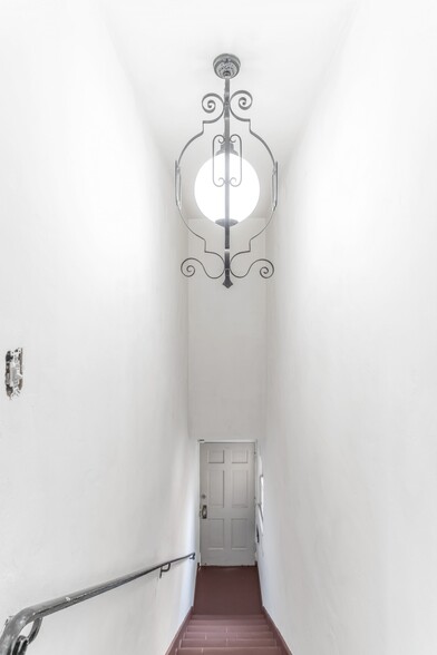 Building Photo - 6617 Waring Ave