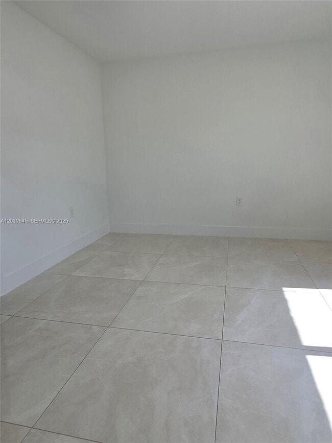 Building Photo - 2154 W 60th St