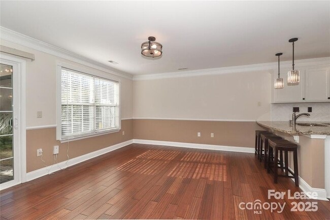 Building Photo - 9408 Meadowmont View Dr