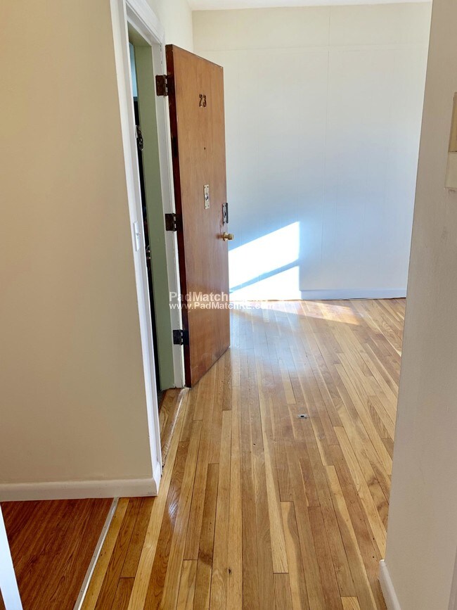 Primary Photo - 172 N Beacon St