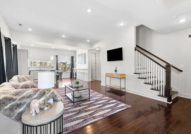 Building Photo - 1240 2nd Ave S