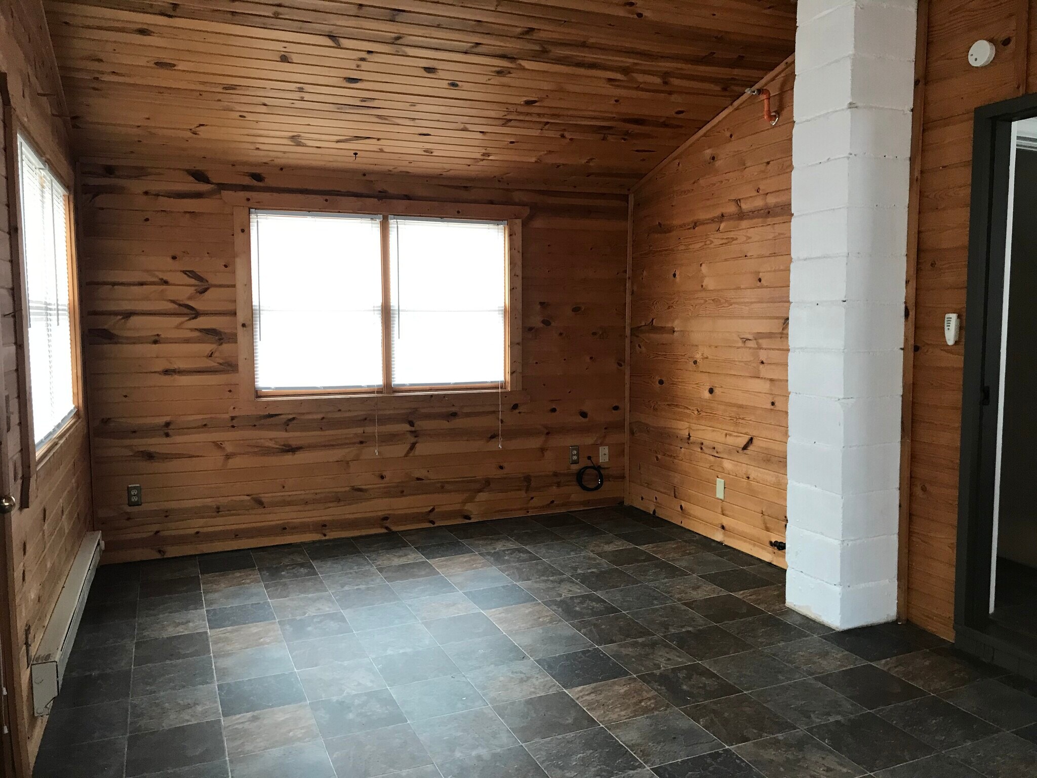 Sunroom/Enclosed Patio - 807 W Mission Ave