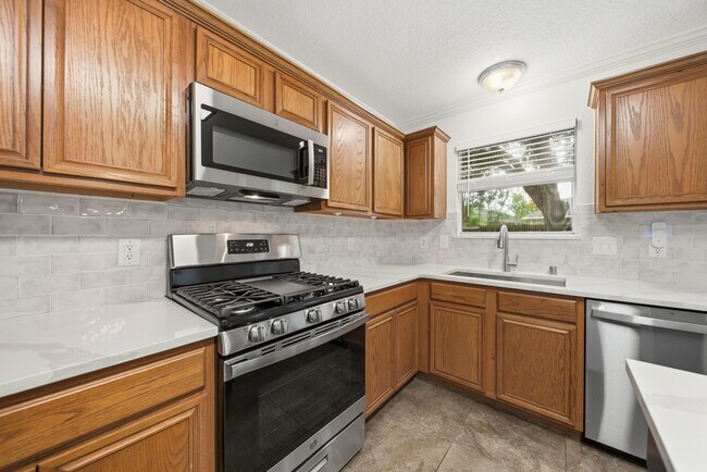 Building Photo - 32334 Summer Park Ln