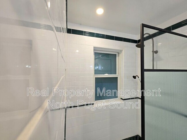 Building Photo - 18213 157th Ave NE