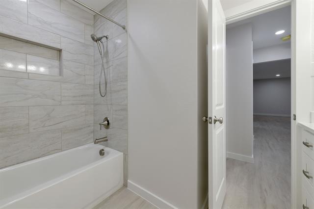 Building Photo - 2717 Meadow Green