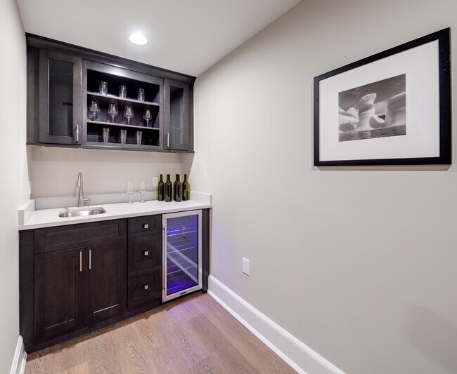 Building Photo - 10-25 Gabriel Ct