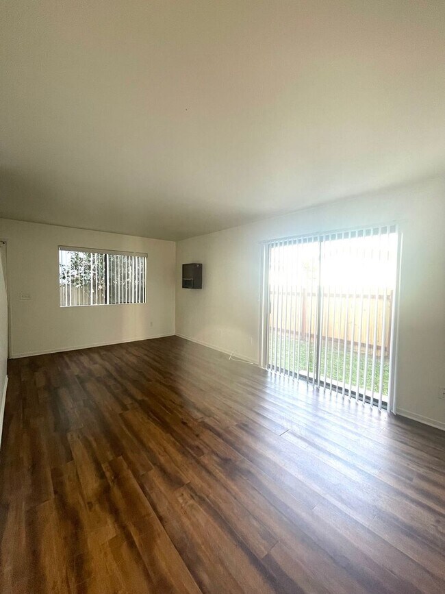 Building Photo - 793