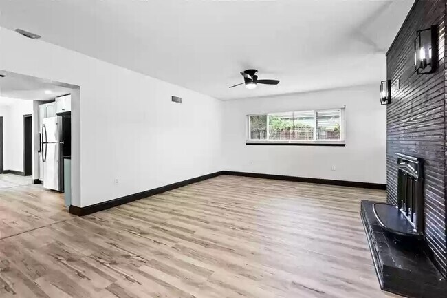 Living room v2 - 9511 N Dartmouth Ave