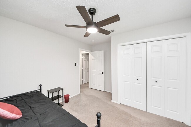 Building Photo - 1902 Kings Arms Way