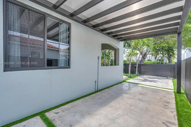Building Photo - 1852 SW 10th St