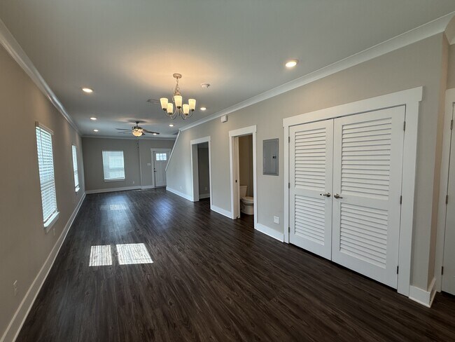Building Photo - 202 Date Palm Lane