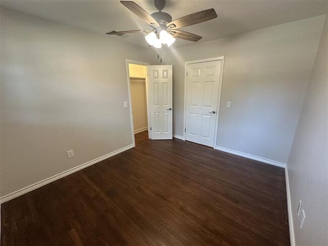 Building Photo - 2533 Chelsea Dr