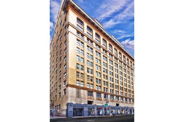 Building Photo - 215 W 7th St