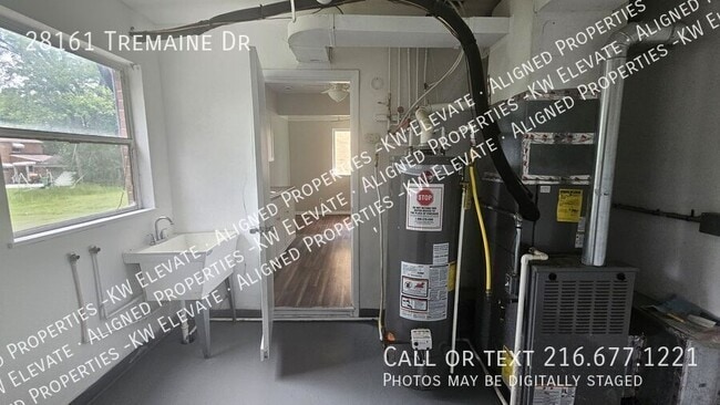 Building Photo - 28161 Tremaine Dr