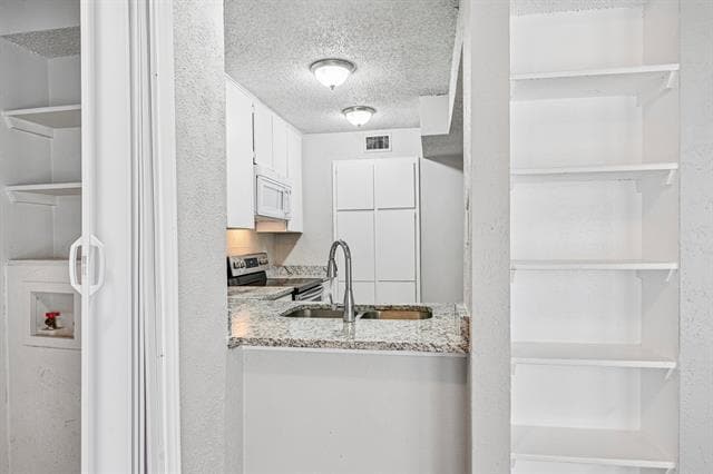 Building Photo - 5534 Boca Raton Blvd