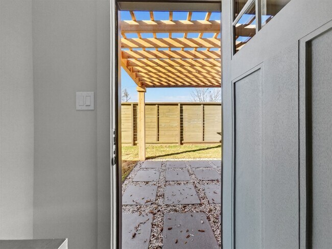 Building Photo - 5619 Chapman St