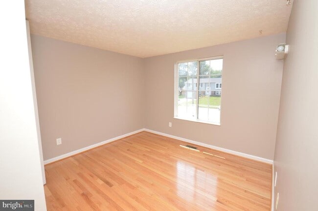 Building Photo - 7011 Vantage Dr