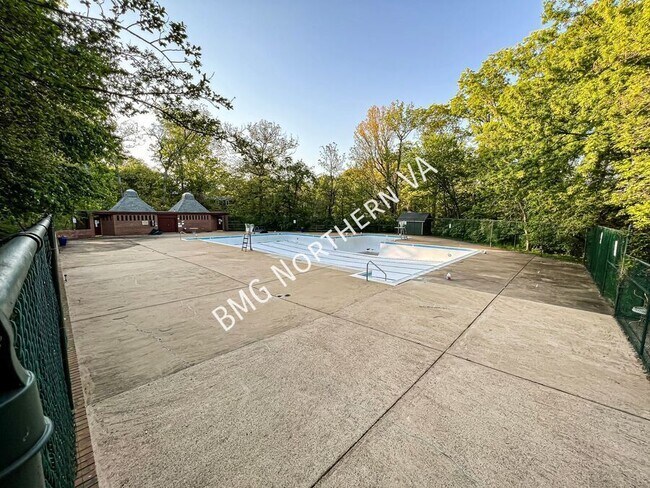 Building Photo - 1400 S Edgewood St