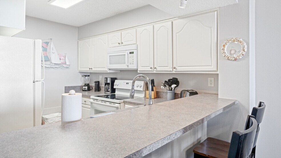 Building Photo - 7205 Thomas Dr