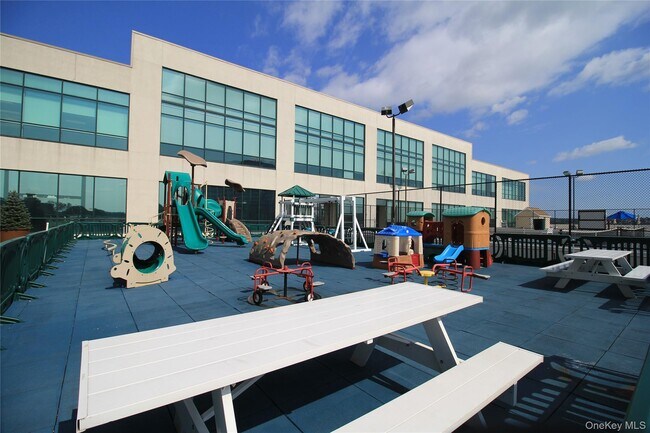 Building Photo - 10 City Pl