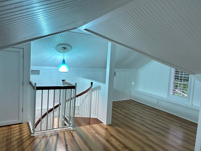 Building Photo - 221 Durrance St