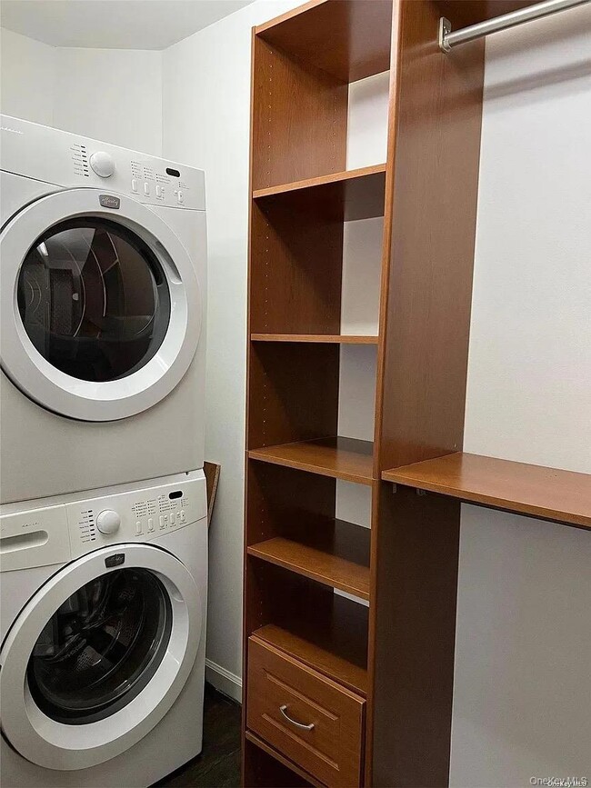 Building Photo - 1 Cliftwood Dr