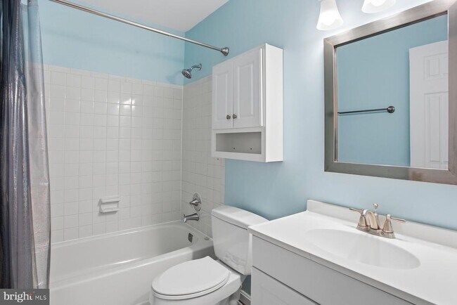 Building Photo - 14367 Springbrook Ct