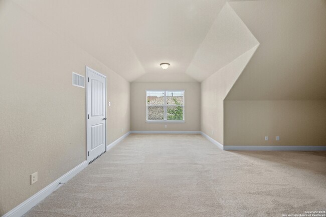 Building Photo - 723 Viento Point