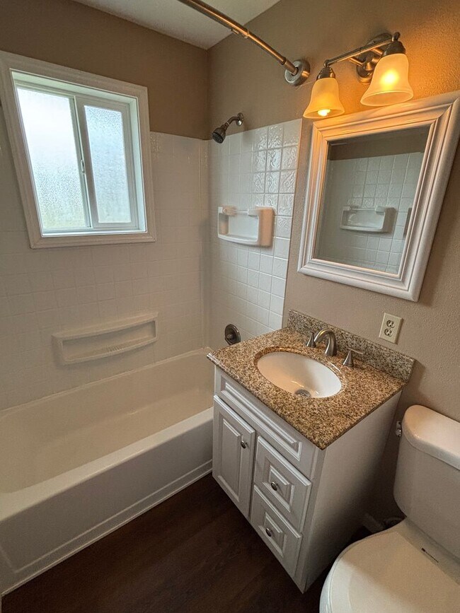 Building Photo - Spring Special! $500 Off of First Month's Rent! Only 2 Miles to OSU!!