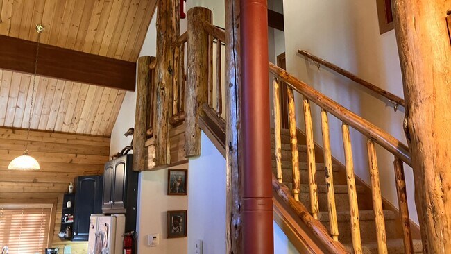 Building Photo - Furnished mountain cabin