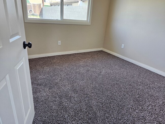 Building Photo - Practically New Home in Moreno Valley with...