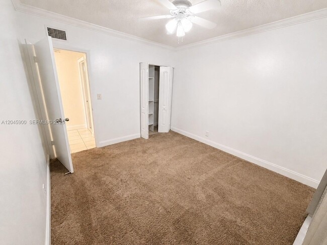 Building Photo - 4850 SW 63rd Terrace