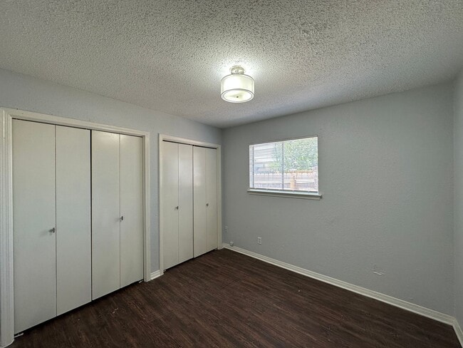 Building Photo - 5601 Purple Sage Dr