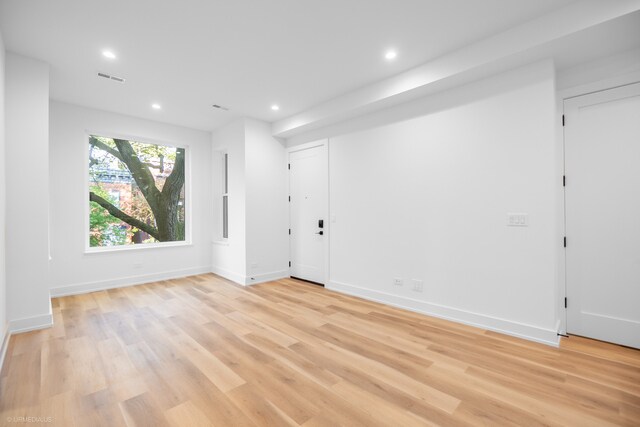 Building Photo - 2113 N Kenmore Ave