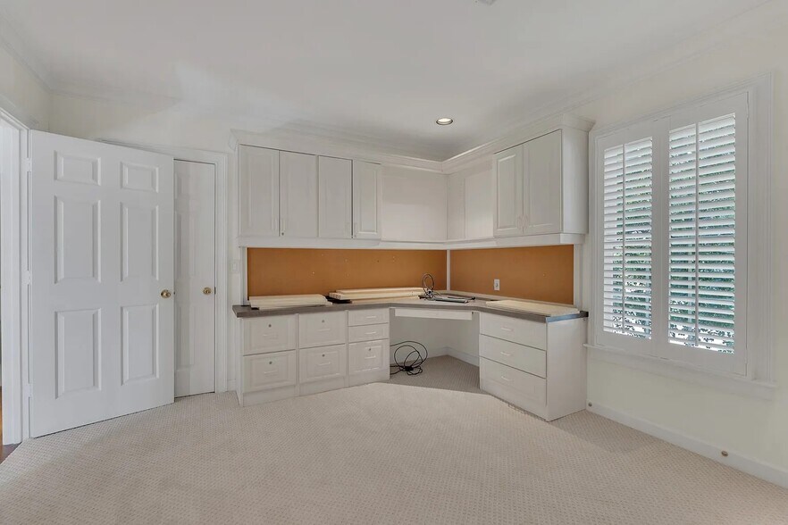 Building Photo - 3600 Bowlingate Ln