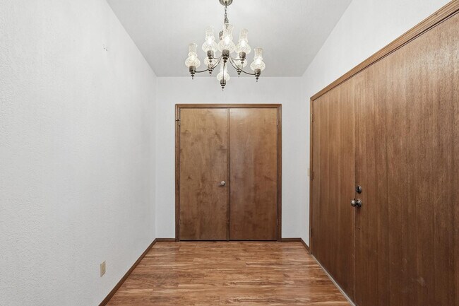 Building Photo - 1003 E Calle Monte Vista