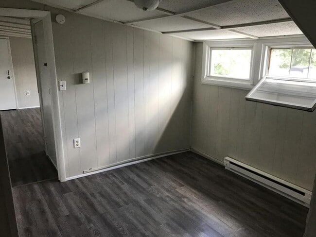 Building Photo - 17 E Louther St