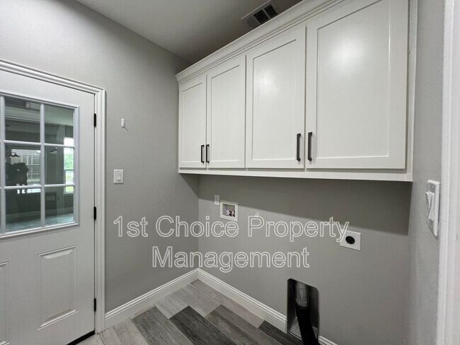 Building Photo - 5413 Harrys Pl