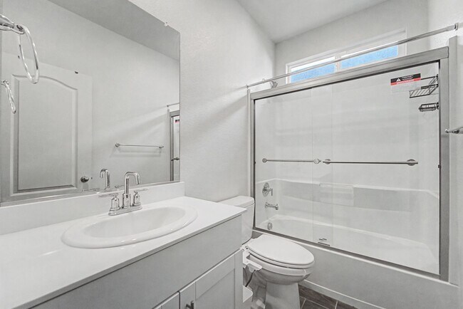 Building Photo - Big 3 bedroom 3 bath in Plumas Lake